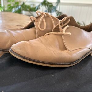 Everlane Tan Leather Flats with Minimalist Design